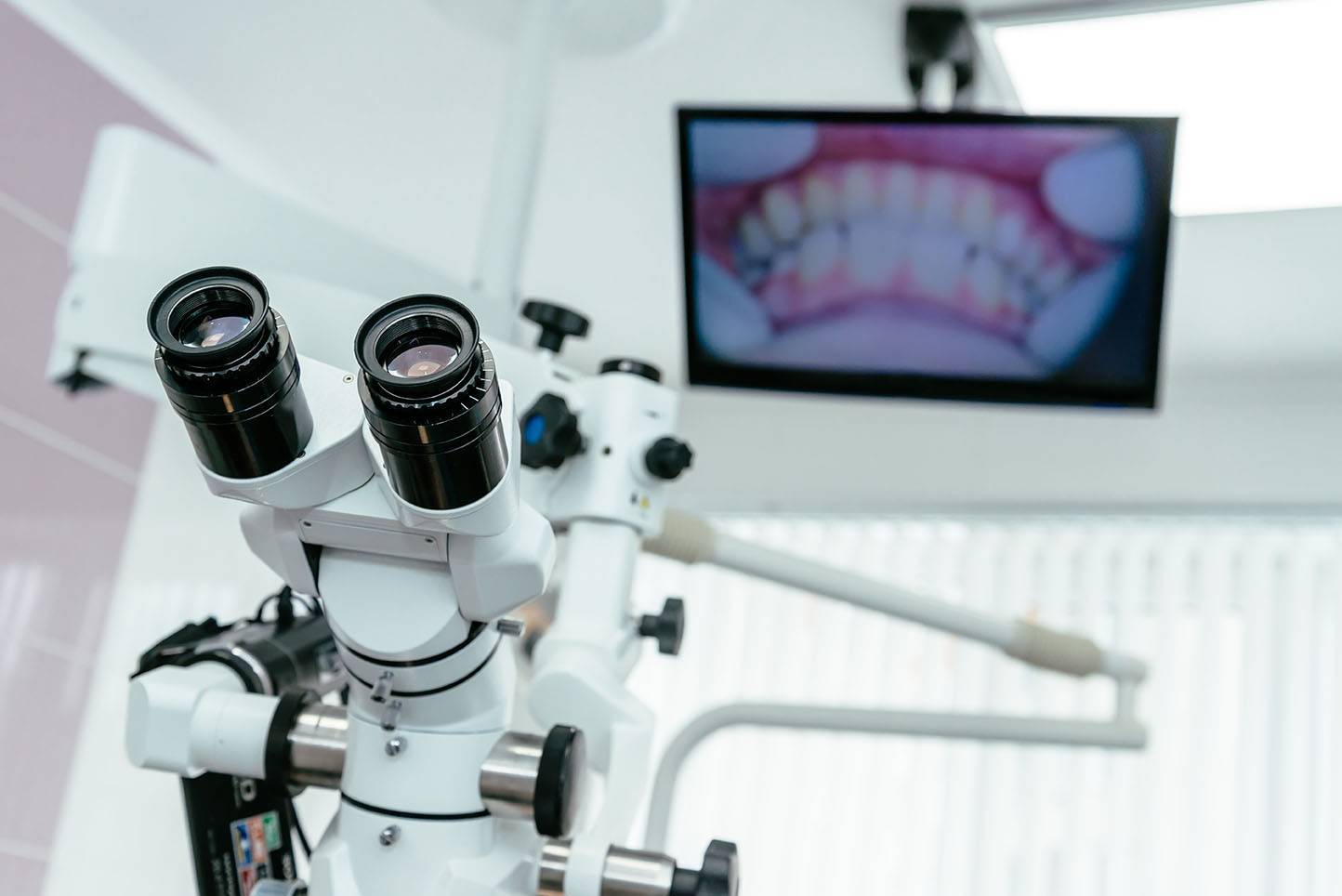 Диагностика в стоматологии с использованием микроскопа